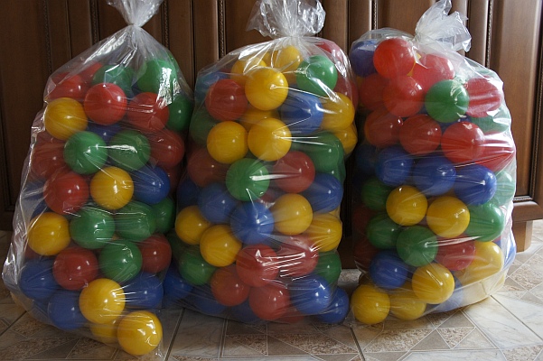 piłeczki do suchych basenów do zabawy plastikowe elementy wykończeniowe producent Polska